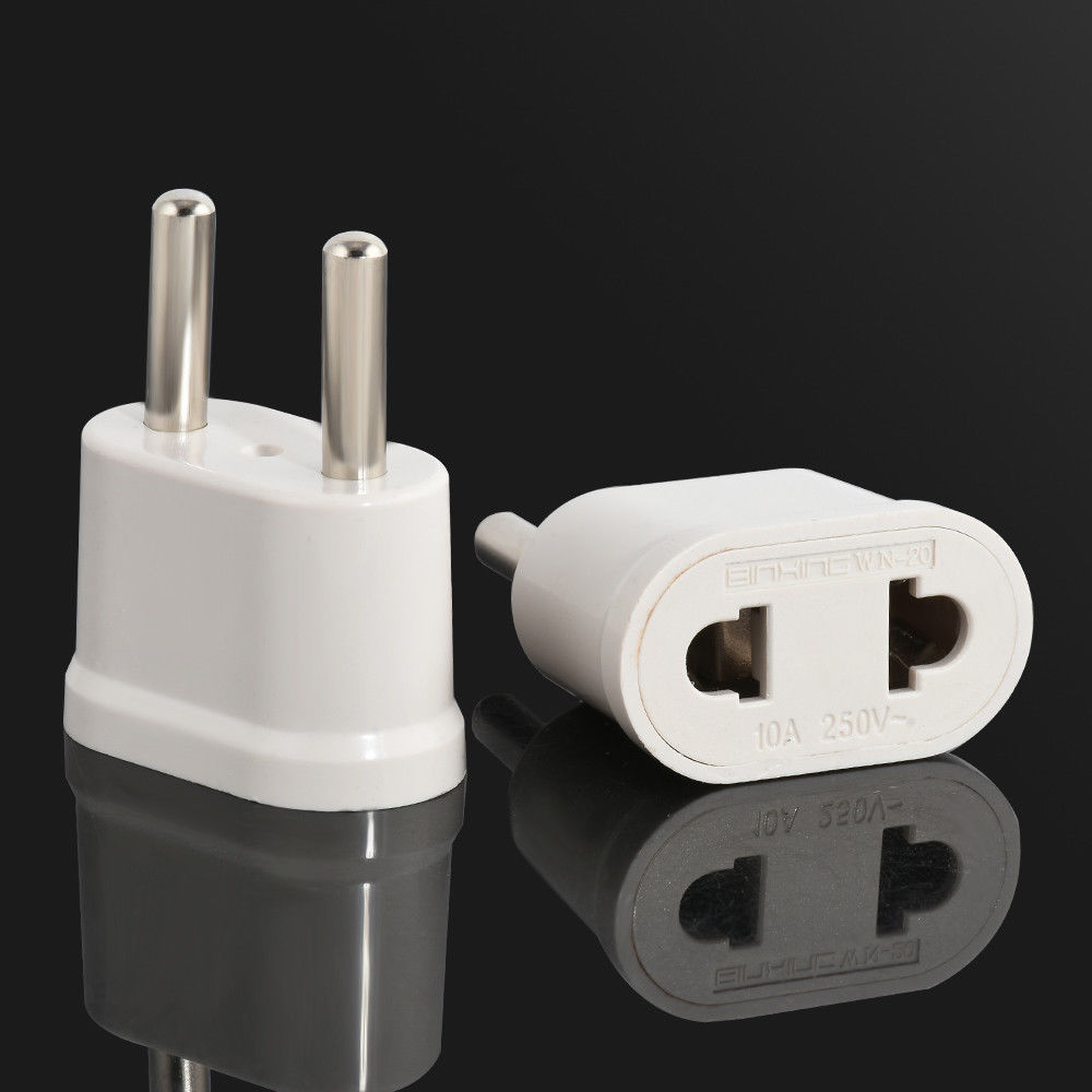 Redukce 110V/220V bílá