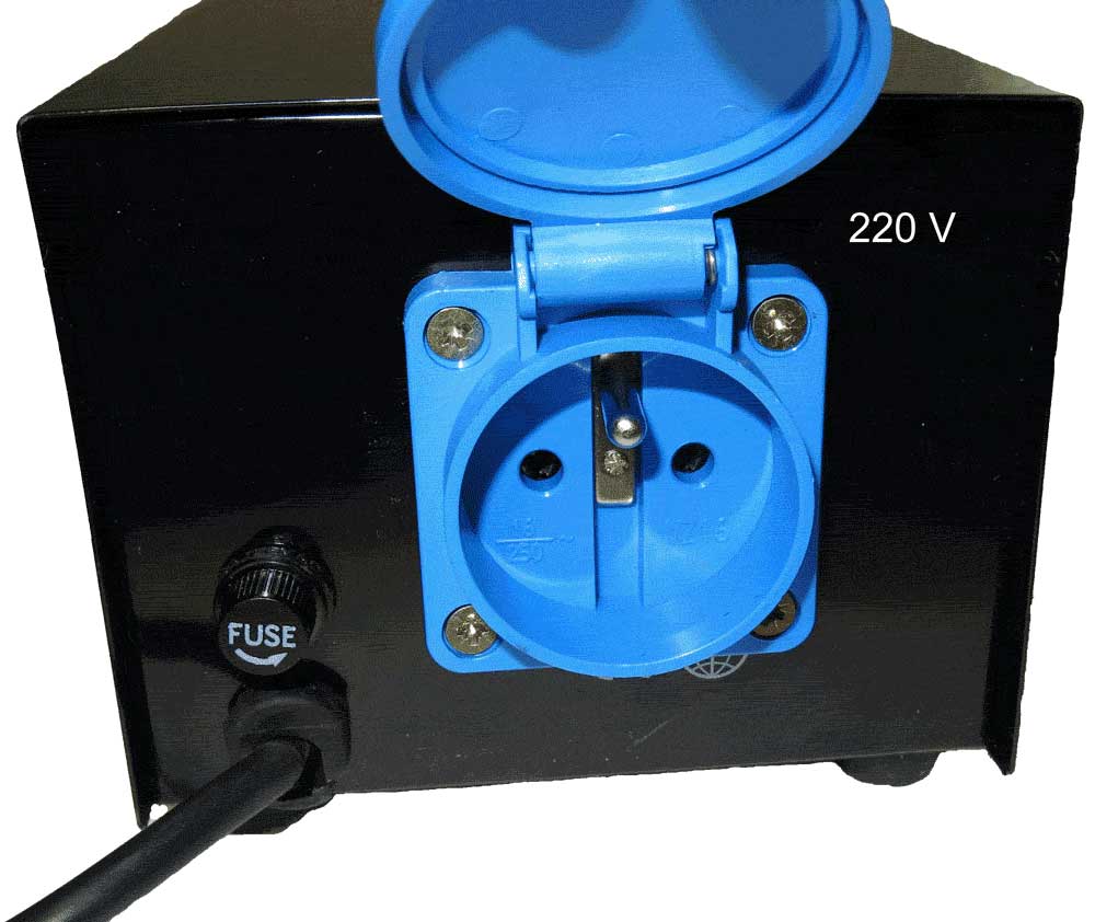 Měnič napětí 110V/220V 750W